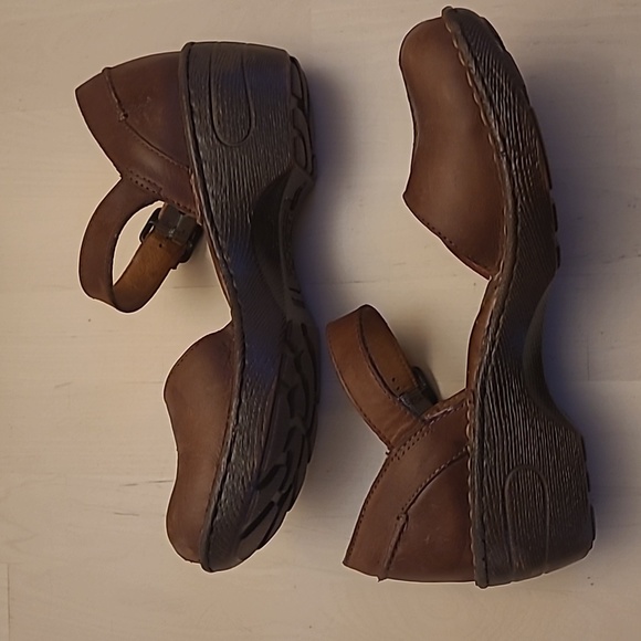 EUC Born Jolina Leather 2in Heeled Clog with Buckle Closure Comes with the Box - Picture 8 of 17